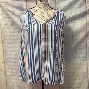 In brand new condition Woman’s Zac & Rachel Top